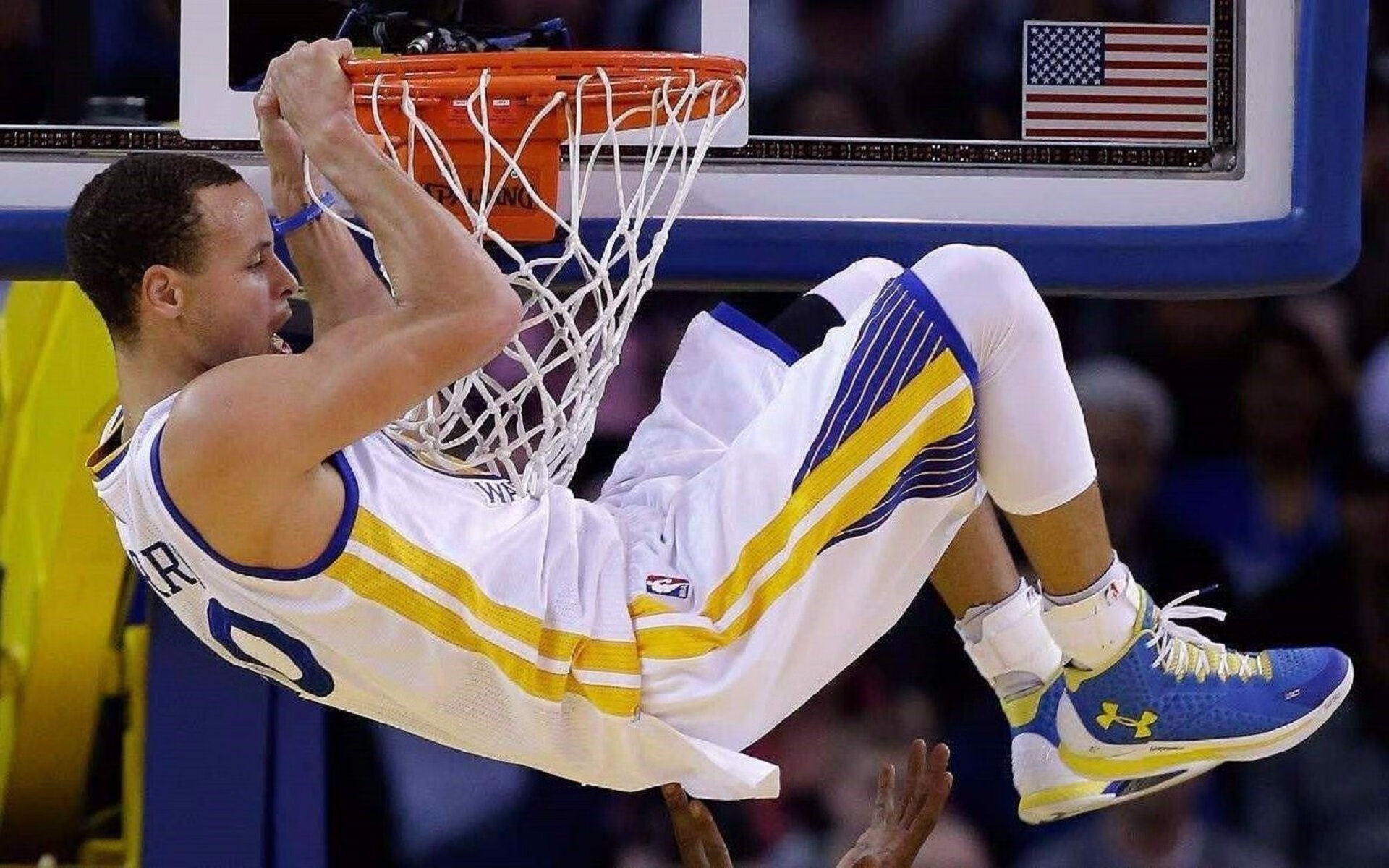 当CBA遇上NBA,广东宏远完胜洛杉矶湖人,西亚卡姆刷新生涯纪录却难救主